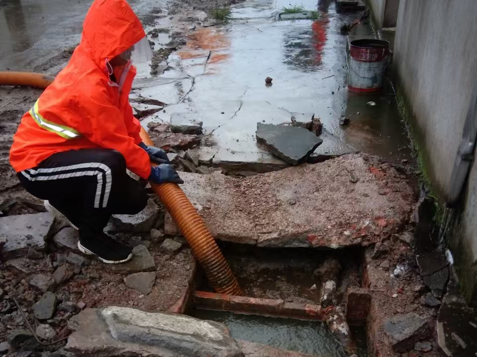 涟水专业清理污水池 炜誉市政以规范流程守护城市 “肠道”