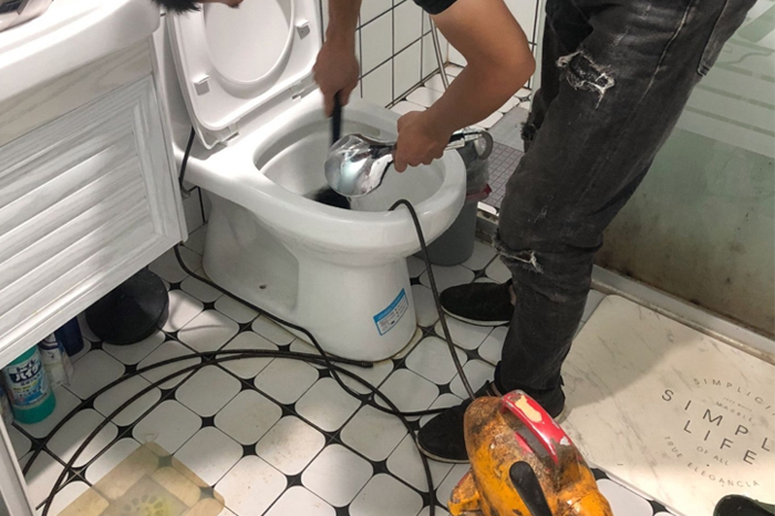 涟水马桶堵塞自己疏通还是找师傅？专业上门服务让你省时更省心